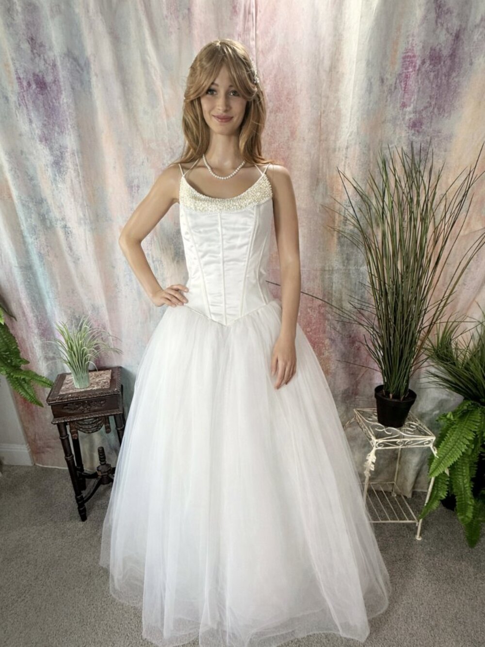 VTG 📌90's Fitted Bodice  Delicate Beadwork Neckline  & Voluminous Tulle Skirt